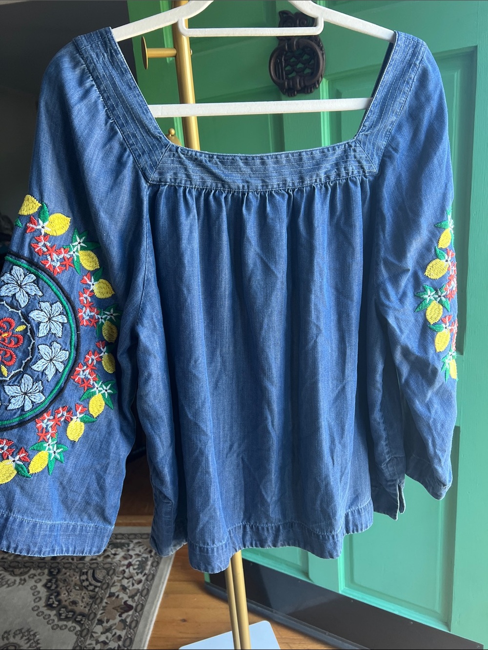 crown & ivy Blue Embroidered chambray Peasant Blouse Size Large - Picture 4 of 6